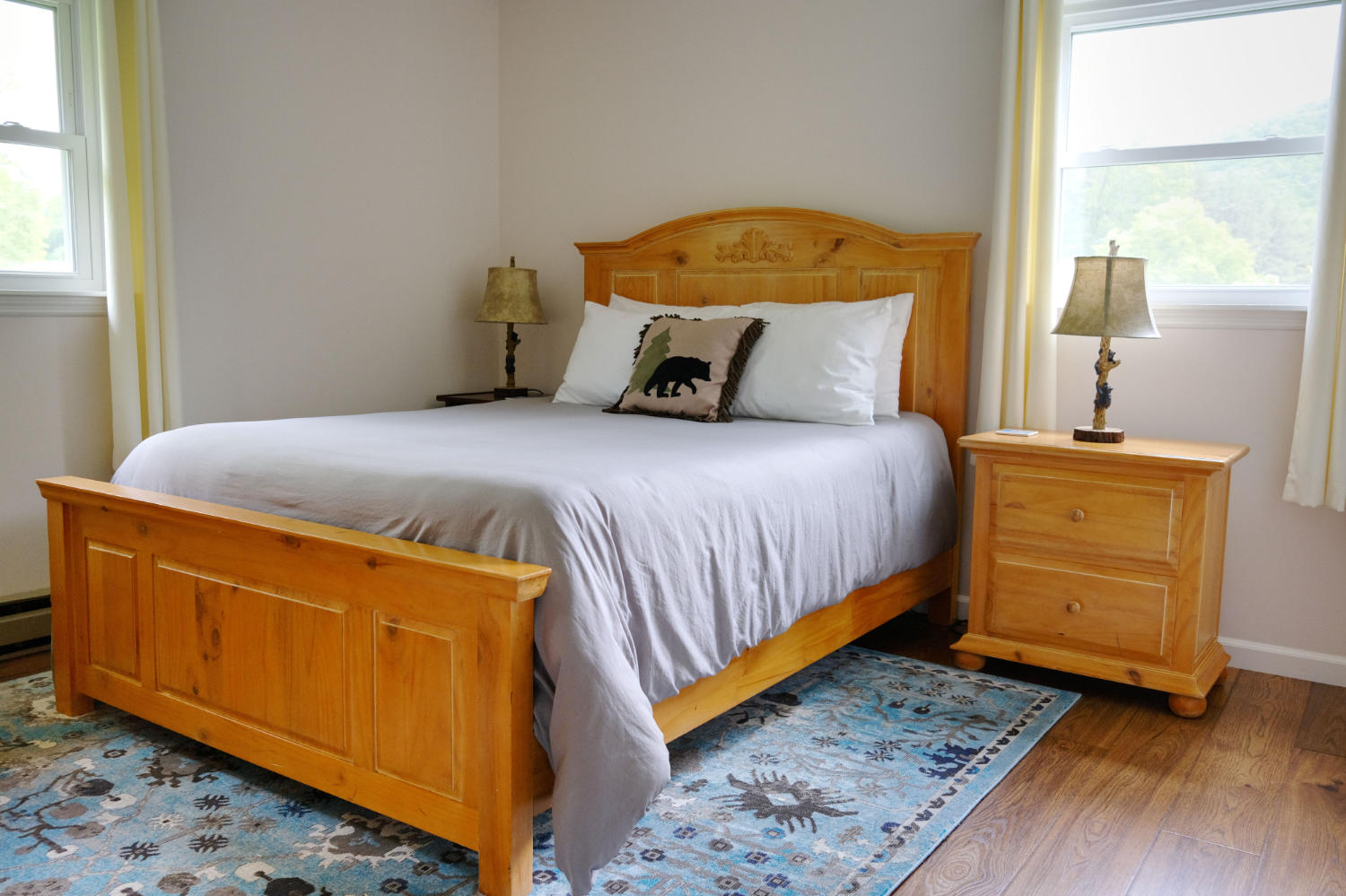 Comfortable queen bedroom